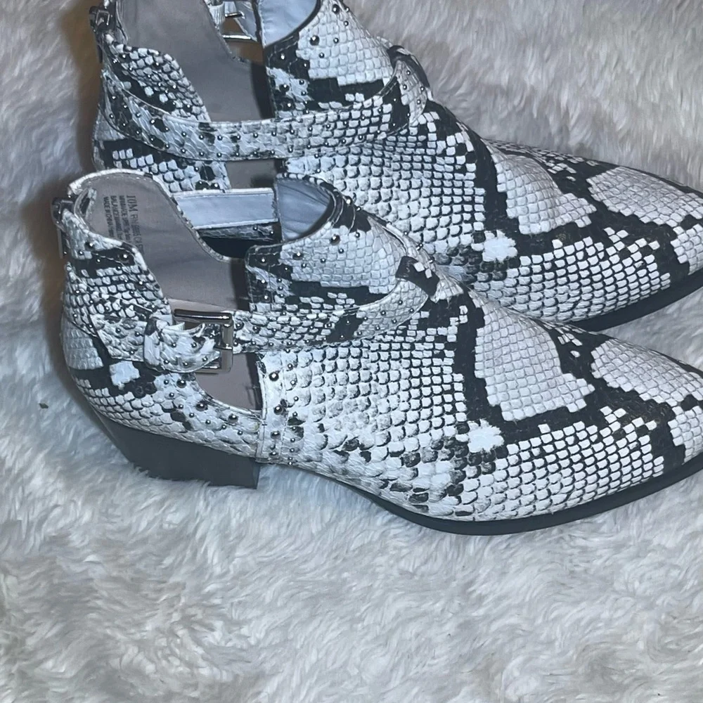 BP Women's Black and White Snake Print ankle boots size 10